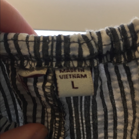 Blue and white striped cropped top. - Picture 3 of 4